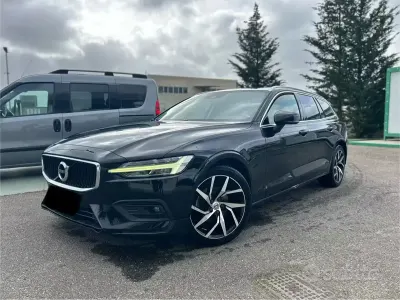 Usata Volvo V60 Momentum 150 CV (110 kW) 2019 Nero Station wagon