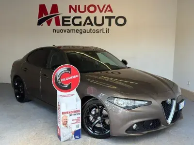 Usata Alfa Romeo Giulia Super 150 CV (110 kW) 2017 Oro Berlina