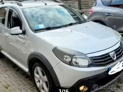 Usata Dacia Sandero Stepway 85 CV (62 kW) 2013 Berlina