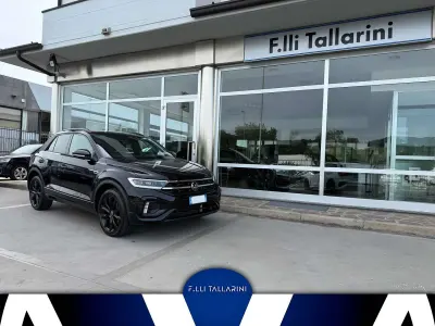 Usata VW T-Roc R-line 116 CV (85 kW) 2023 Deep black perlato SUV