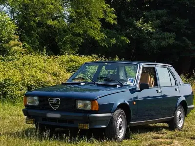 Usata Alfa Romeo Giulietta 109 CV (80 kW) 1981 Bluazzurro Berlina
