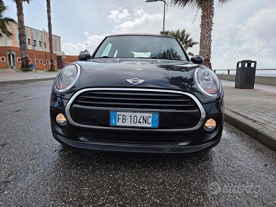 Usata Mini Cooper D 116 CV (85 kW) 2015 Nero Utilitaria