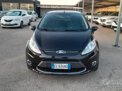 Usado Ford Fiesta 70 CV (51 kW) 2012 Negro Berlina