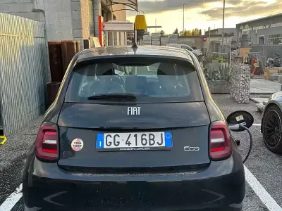 Usata Fiat 500e La Prima 41 kW (57 CV) 2021 Nero Utilitaria