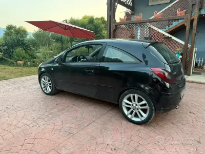 Usata Opel Corsa 90 CV (66 kW) 2006 Nero Utilitaria
