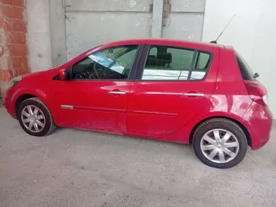 Usata Renault Clio III 86 CV (63 kW) 2009 Rosso Berlina