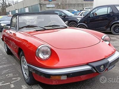 Usata Alfa Romeo Spider 109 CV (80 kW) 1984 Rosso Cabrio