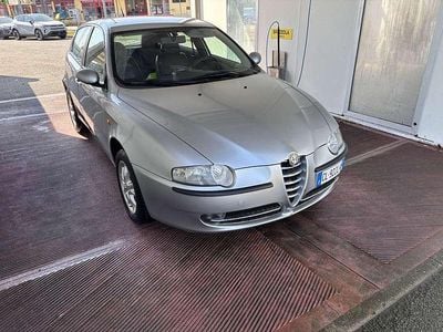 Usata Alfa Romeo 2000 Distinctive 140 CV (102 kW) 2003 Grigio Berlina