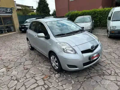 Brugt Toyota Yaris Luxury 69 HK (50 kW) 2009 Grå Hatchback