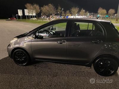 Usata Toyota Yaris Sol 87 CV (63 kW) 2009 Grigio Utilitaria