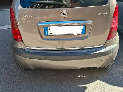 Usata Lancia Musa 90 CV (66 kW) 2005 Marrone Monovolume
