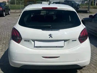 Usata Peugeot 208 Active 82 CV (60 kW) 2016 Bianco Utilitaria