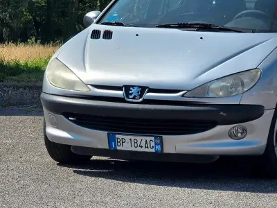 Usata Peugeot 206 75 CV (55 kW) 2000 Grigio Berlina