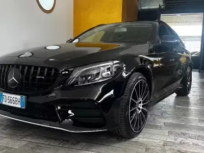 Gebraucht Mercedes C180 Premium 116 PS (85 kW) 2016 Schwarz Kombi