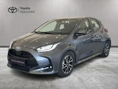 Usata Toyota Yaris Hybrid Trend 116 CV (85 kW) 2022 Grigio scuro Berlina