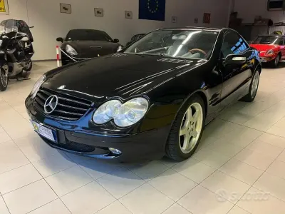 Usata Mercedes SL350 245 CV (180 kW) 2005 Nero Cabrio