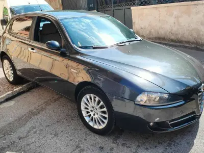 Usata Alfa Romeo 147 Distinctive 150 CV (110 kW) 2006 Nero Utilitaria