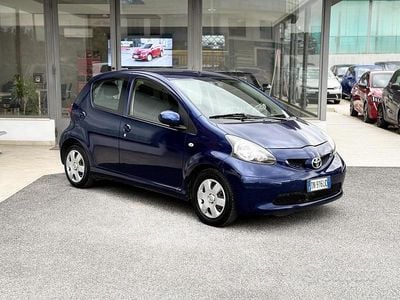 Usata Toyota Aygo 68 CV (50 kW) 2008 Blu Utilitaria