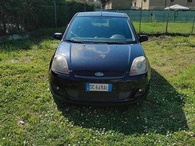 Usata Ford Fiesta Ghia 75 CV (55 kW) 2007 Nero Utilitaria