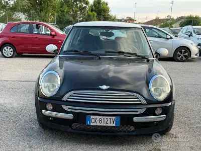 Usado Mini Cooper 90 HP (66 kW) 2004 Preto Citadino