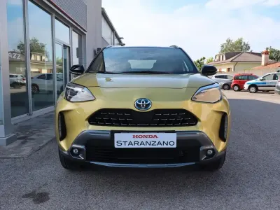 Usata Toyota Yaris Cross 92 CV (67 kW) 2022 Oro SUV