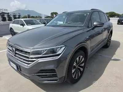 Usata VW Touareg Advance 231 CV (169 kW) 2020 Grigio SUV