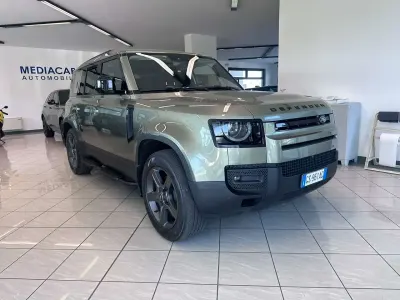 Usata Land Rover Defender SE 200 CV (147 kW) 2024 Verde SUV