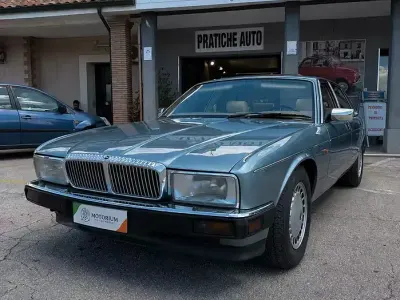 Usata Jaguar XJR 234 CV (172 kW) 1991 Bluazzurro Berlina