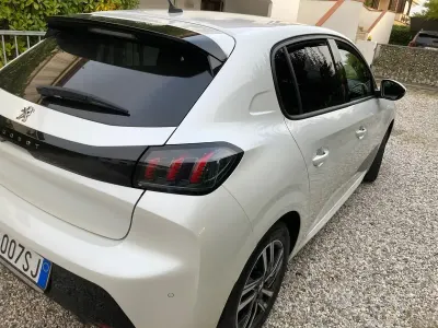 Usata Peugeot 208 Allure 102 CV (75 kW) 2020 Utilitaria
