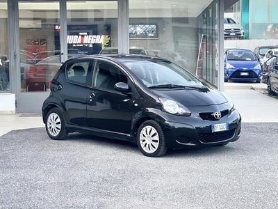 Usata Toyota Aygo 68 CV (50 kW) 2010 Nero Utilitaria
