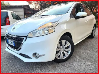 Usata Peugeot 208 68 CV (50 kW) 2013 Bianco Utilitaria