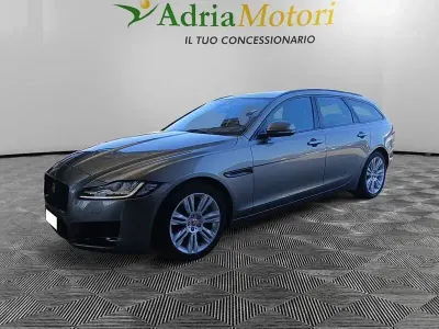 Usata Jaguar XF Portfolio 241 CV (177 kW) 2018 Grigio Station wagon