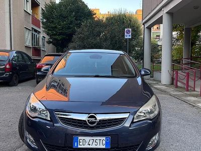 Usata Opel Astra 90 CV (66 kW) 2010 Blu Berlina