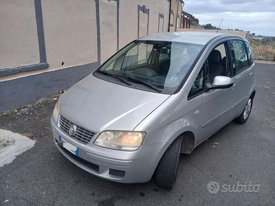 Grigio Usata 2011 Fiat Idea Monovolume | 2100 € (Ottimo prezzo)