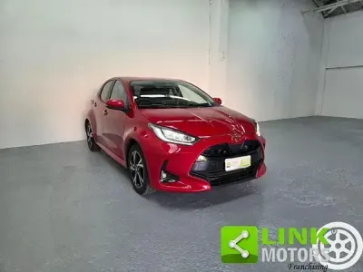 Usata Toyota Yaris Hybrid Trend 92 CV (67 kW) 2024 Rosso Berlina