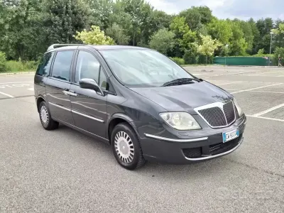 Usata Lancia Phedra 128 CV (94 kW) 2005 Grigio Monovolume