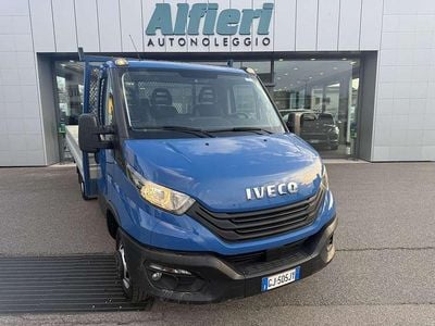 Usata Iveco Daily 116 CV (85 kW) 2022 Blu/azzurro Furgone
