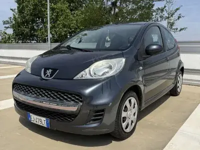 Usata Peugeot 107 Active 68 CV (50 kW) 2011 Utilitaria