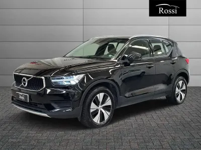 Usata Volvo XC40 Momentum 129 CV (94 kW) 2021 Nero metallizzato SUV