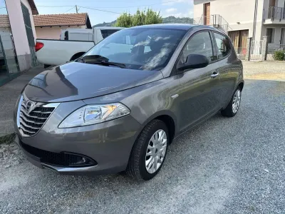 Gebraucht Lancia Ypsilon Silver 69 PS (50 kW) 2016 Grau Kleinwagen