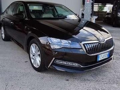 Usata Skoda Superb 218 CV (160 kW) 2020 Marrone Berlina