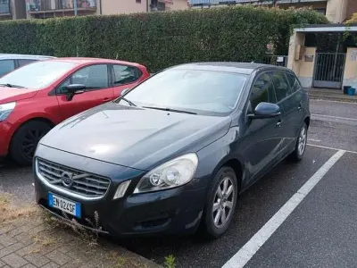 Usata Volvo V60 Momentum 115 CV (84 kW) 2012 Bluazzurro Station wagon