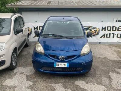 Usata Toyota Aygo 68 CV (50 kW) 2007 Blu Utilitaria
