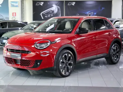 Usata Fiat 600 La Prima 101 CV (74 kW) 2025 Rosso passione SUV