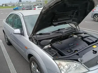 Usata Ford Mondeo Ghia 145 CV (106 kW) 2002 Grigio Berlina