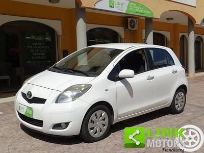 Usata Toyota Yaris 100 CV (73 kW) 2011 Bianco Utilitaria