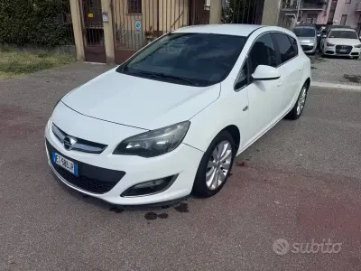 Usata Opel Astra Cosmo 120 CV (88 kW) 2014 Bianco Berlina