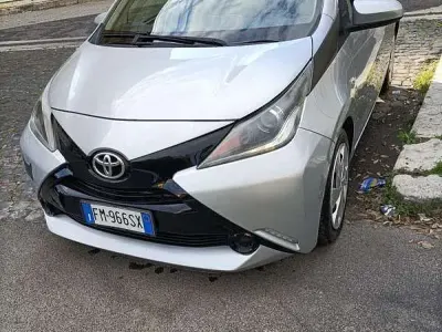 Usata Toyota Aygo Cool 69 CV (50 kW) 2017 Grigio Utilitaria