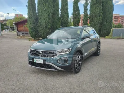 Usata VW T-Roc Life 116 CV (85 kW) 2022 Verde SUV