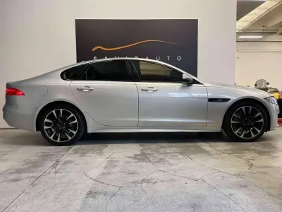 Usata Jaguar XF R-Sport 163 CV (119 kW) 2018 Argento Berlina